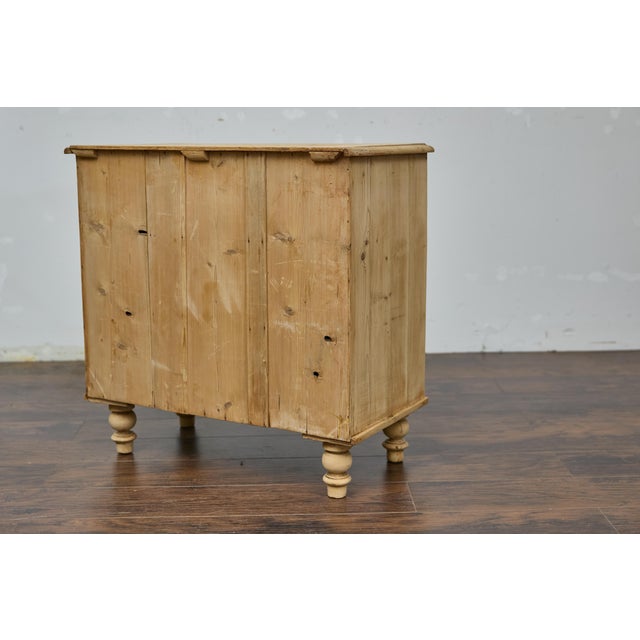 English 19th Century Pine Four-Drawer Chest with Natural Finish and Turned Feet For Sale - Image 11 of 12
