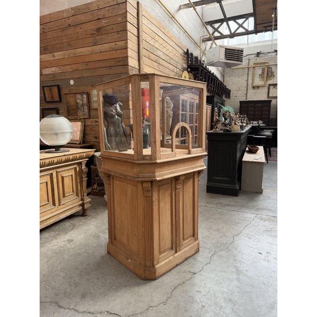 Early 20th Century Reception Desk For Sale - Image 4 of 17