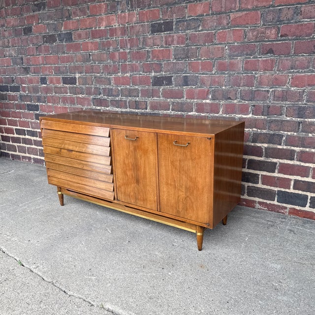 American Mid 20th Century Merton Gershun for American of Martinsville Mid Century Lowboy Credenza For Sale - Image 3 of 7