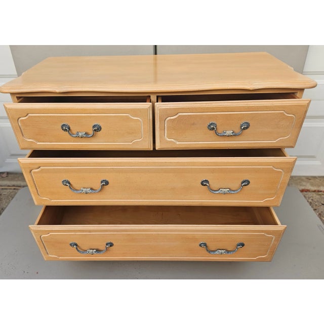 Wood 1990s Ethan Allen French Country Dresser Bachelors Chest of Drawers Console Bisque For Sale - Image 7 of 12