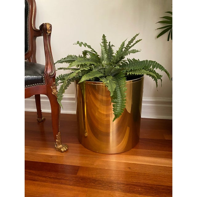 Gorgeous 1970s mirrored planter. Has some scratches here and there conducive with age. Otherwise very clean and a gorgeous...