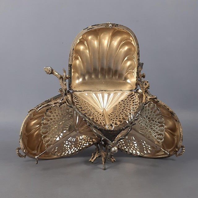 Metal Antique Late 19th Century Victorian Sheffield Folding Shell Biscuit Jar from Elkington For Sale - Image 7 of 17