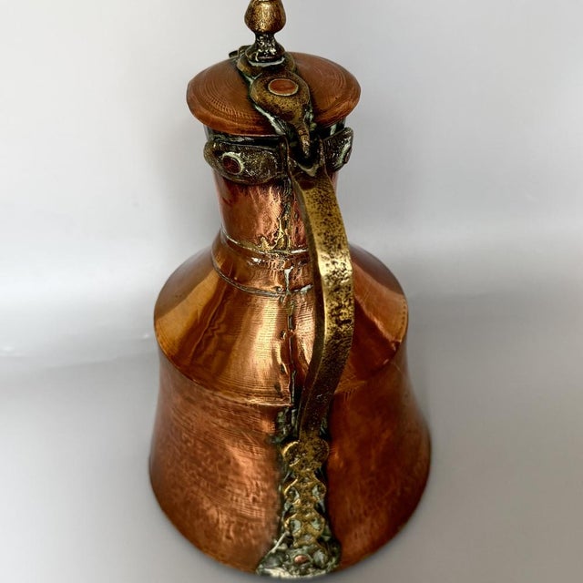 Georgian Hand-Hammered Copper Pitcher with Hinged Lid and Brass Mounts, 1800s For Sale - Image 16 of 18