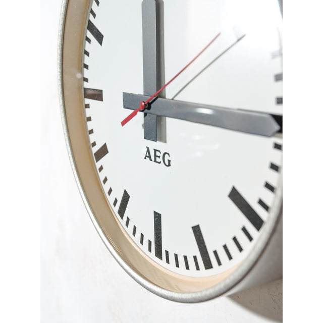 Industrial Grey Hammered Wall Clock from Aeg, Germany, 1960s For Sale - Image 13 of 15