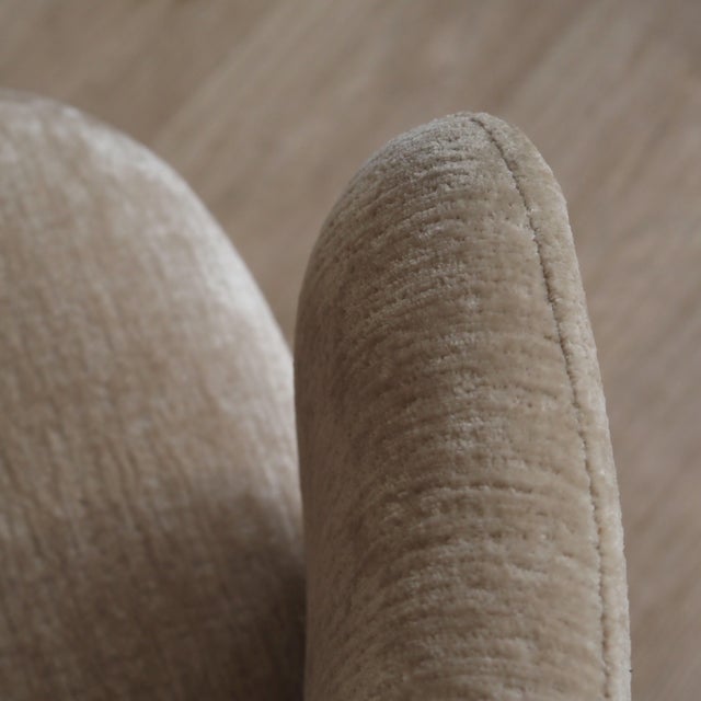 Metal Upholstered Chair with Shell-Shaped Backrest For Sale - Image 7 of 9