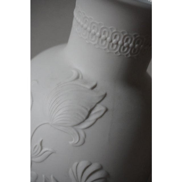 Floral Vases in Biscuit Porcelain from AK Kaiser, 1960s, Set of 3 For Sale - Image 6 of 11