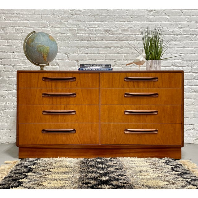 Mid Century Modern Teak Double Dresser by G-Plan, C. 1960's For Sale In New York - Image 6 of 12