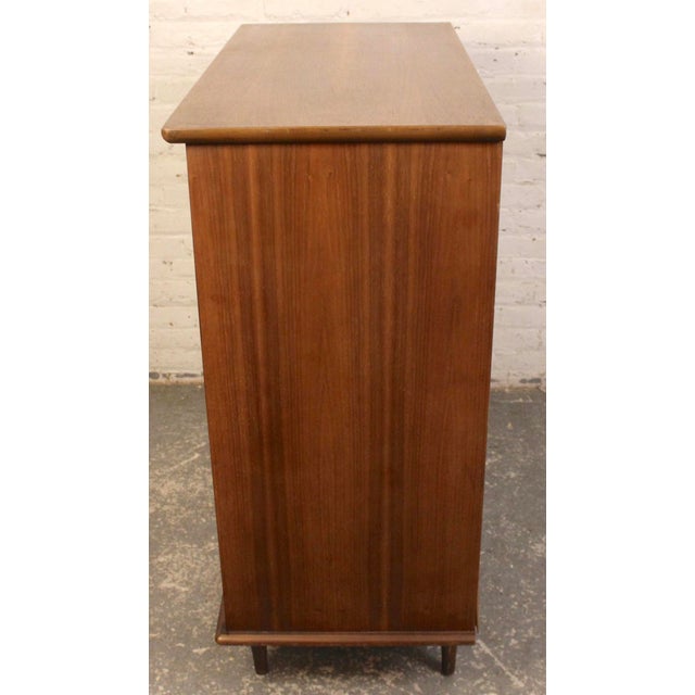 Mid 20th Century Six Drawer Walnut Highboy by American of Martinsville For Sale In New York - Image 6 of 14