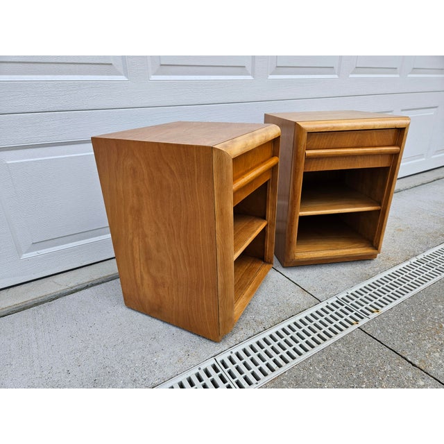John Widdicomb Mid-Century Modern Walnut Robsjohn-Widdicomb Style Nightstands For Sale - Image 4 of 17