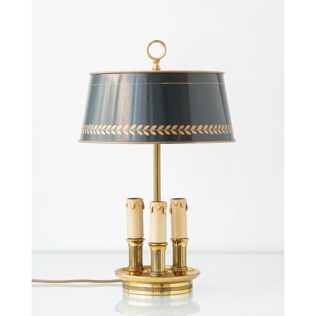 French Empire Brass Three-Light Bouillotte Lamp with Gilt Laurel Tôle Shade For Sale - Image 9 of 18