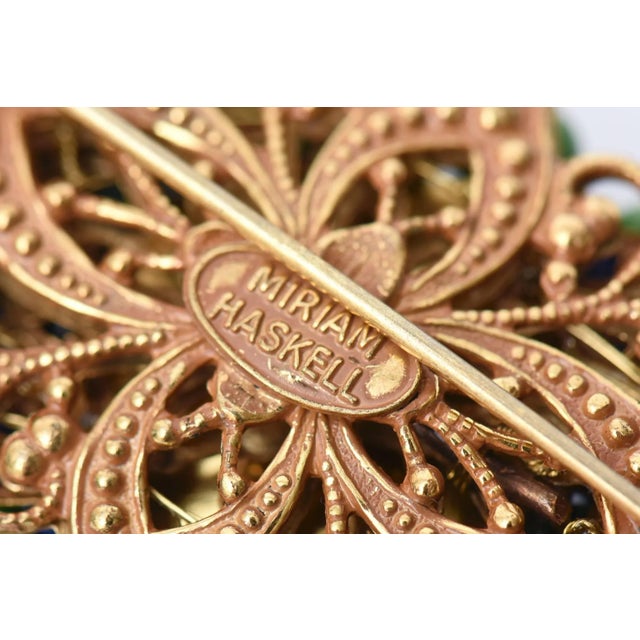 Royal Blue Vintage MIriam Haskell Abstract Resin Royal Blue and Green Bead Brooch Pin 50's For Sale - Image 8 of 8