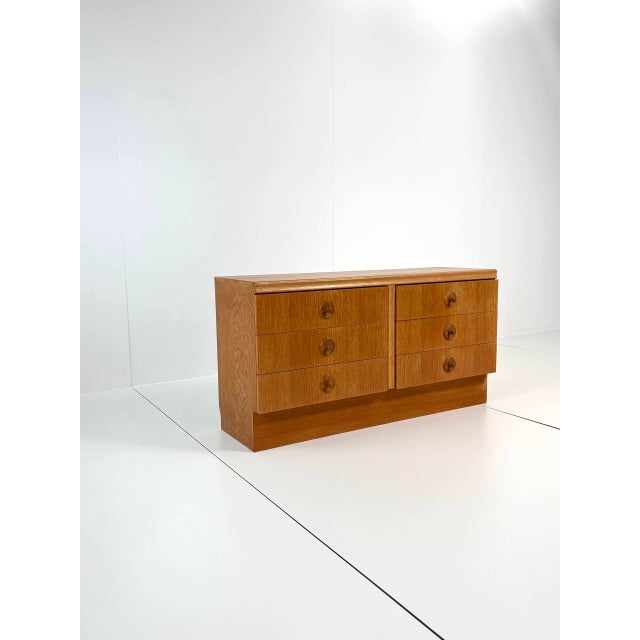 Mid-Century Modern Vintage Chest of Drawers in Oak For Sale - Image 3 of 16