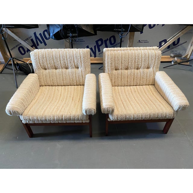 Danish Mid Century Modern Lounge Chairs in Rosewood and Nubby Original Fabric - a Pair For Sale - Image 9 of 10