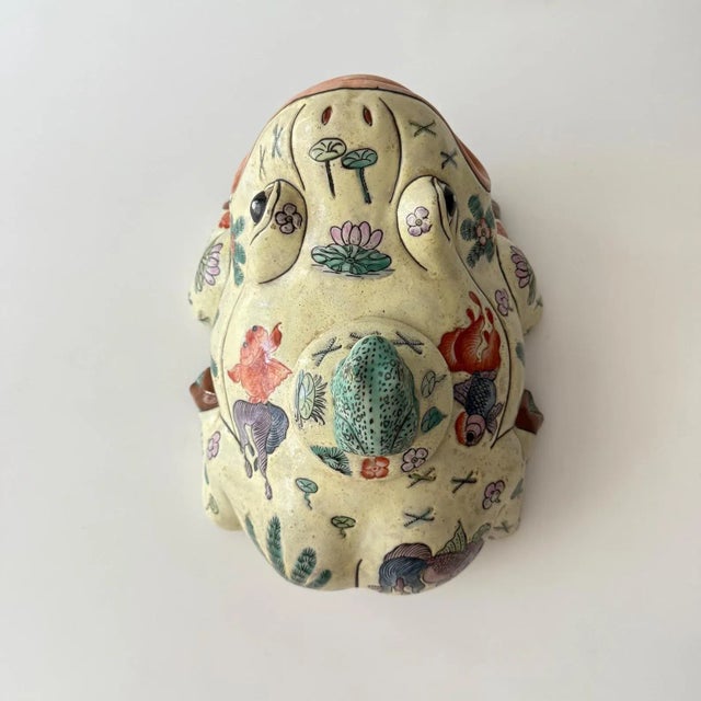 Ceramic 1970s Mid Century Chinese Ceramic Frog Lidded Box For Sale - Image 7 of 10
