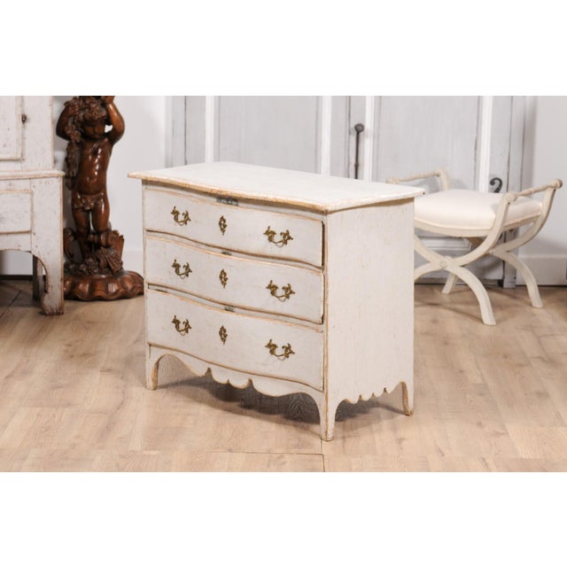Rococo Period 1770s Swedish Gray Cream Painted and Carved Three-Drawer Commode For Sale - Image 4 of 12