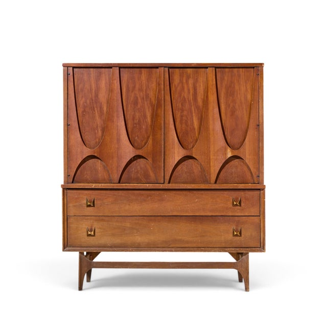 Broyhill Brasilia Mid Century Walnut and Brass Gentleman Chest Dresser This gentleman’s chest measures: 44 wide x 19 deep...