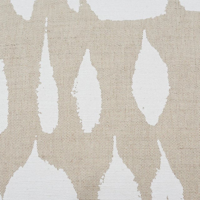 2020s Schumacher Queen of Spain 20" Pillow in Natural For Sale - Image 5 of 6