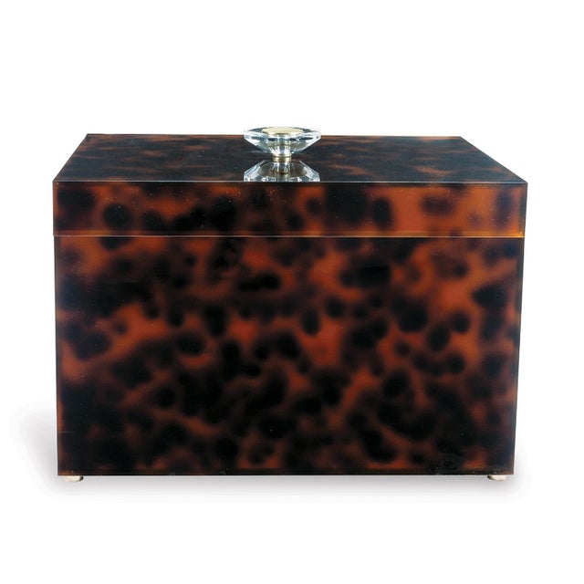 We love tortoise and its translucent quality of allowing light to pass through and give it that 'glow'. The tortoise box,...