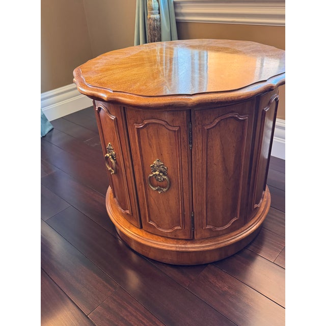 Thomasville Round Storage / Table 1970s For Sale - Image 4 of 8