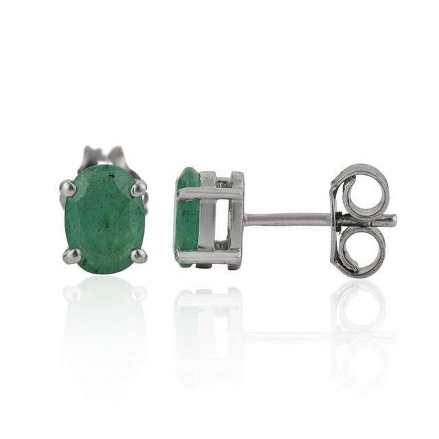 Crafted in 925 Sterling Silver, these elegant 0.8 carat emerald stud earrings feature four vibrant oval-cut emeralds in a...
