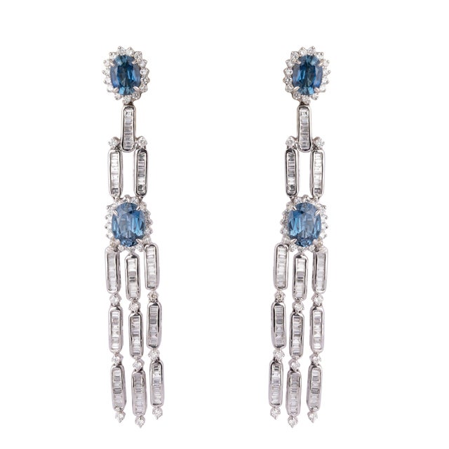 Diamond blue Sapphire Earring in 18k gold For Sale - Image 4 of 5