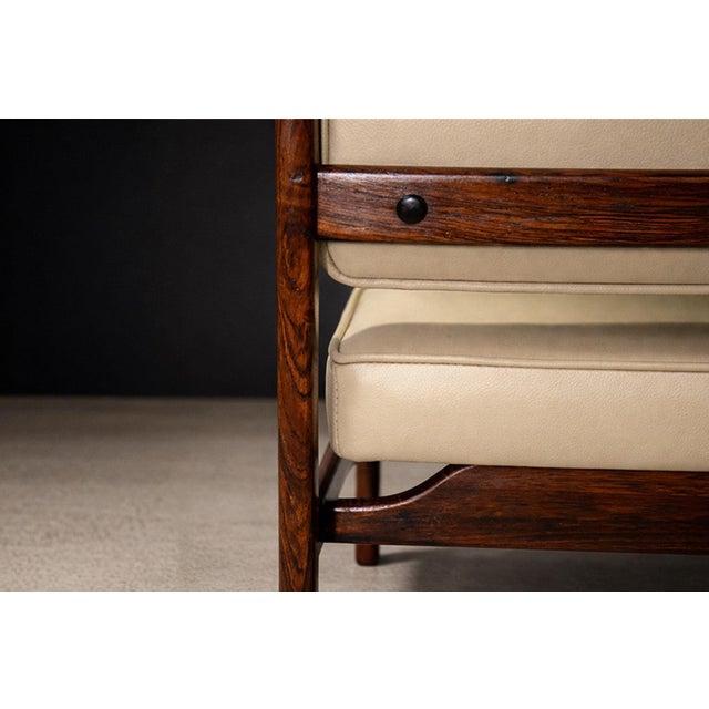 Beige Set of 6 of “Marco” Chairs in Rosewood & Leather, Sergio Rodrigues, 1960s For Sale - Image 8 of 9