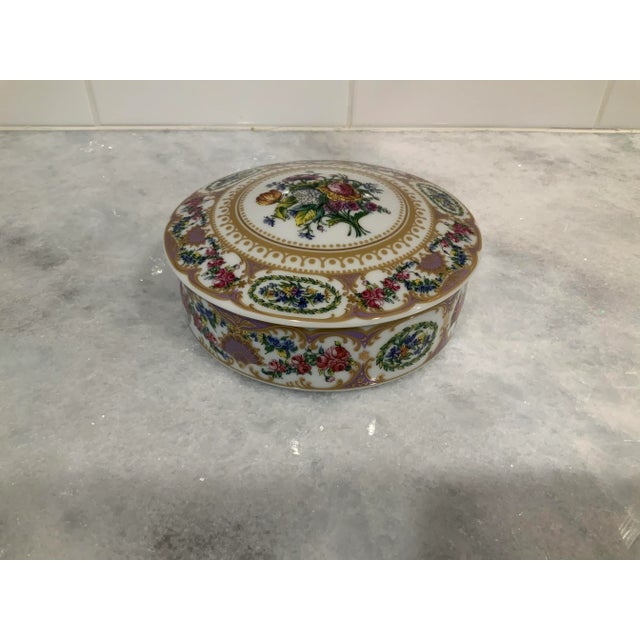 Late 20th Century Floral Porcelain Round Box For Sale - Image 5 of 5
