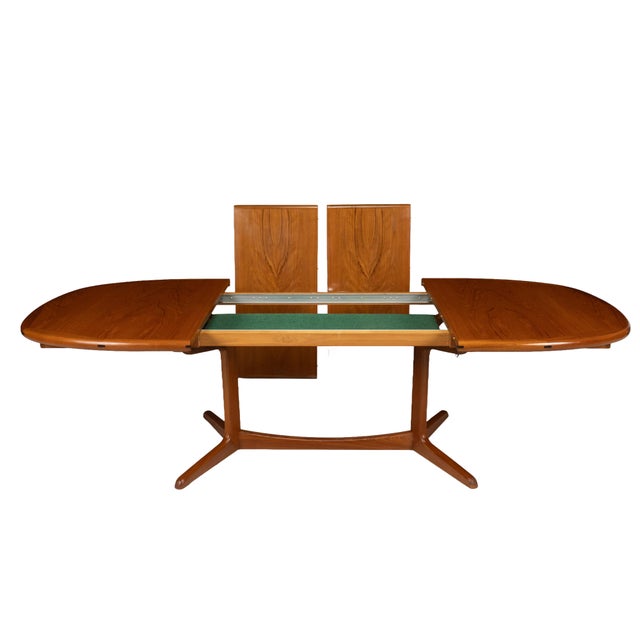 1980s Sun Cabinet Co. Danish Modern Solid Teak Expanding Dining Table Hidden Leaves For Sale - Image 5 of 17