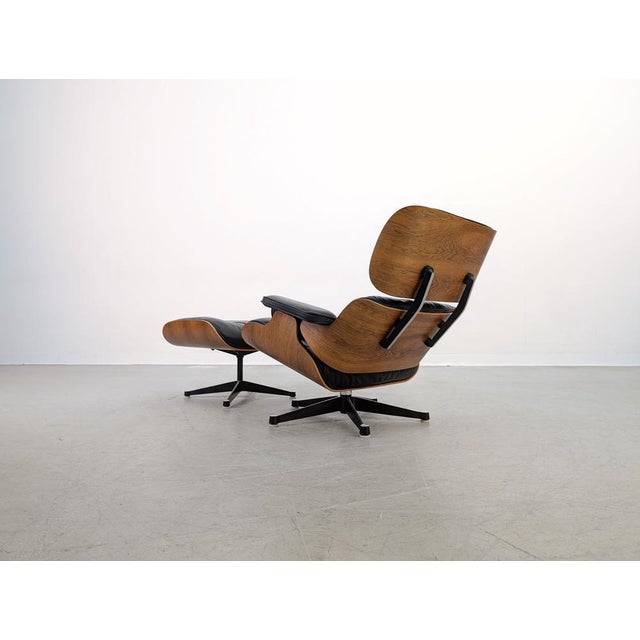 Herman Miller Set of Lounge Chair and Ottoman in Palisander by Charles and Ray Eames for Herman Miller For Sale - Image 4 of 18