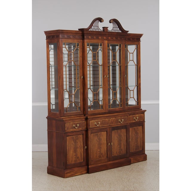 Chippendale Stickley Mahogany Chippendale Style Breakfront China Cabinet For Sale - Image 3 of 18