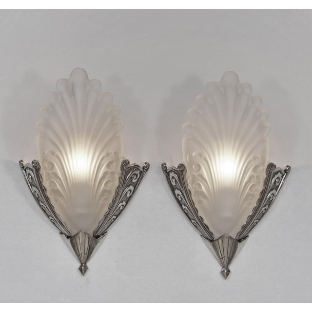 M.Hudry & Val Saint-Lambert A beautiful pair of 1925-1930 French art deco wall lights in nickel on cast solid brass...