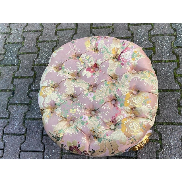 French Late 20thC Louis XVI Pink Damask Gilt Beech Bench For Sale - Image 3 of 8