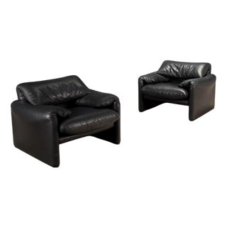 Maralunga Armchairs attributed to Vico Magistretti for Cassina, Set of 2 For Sale