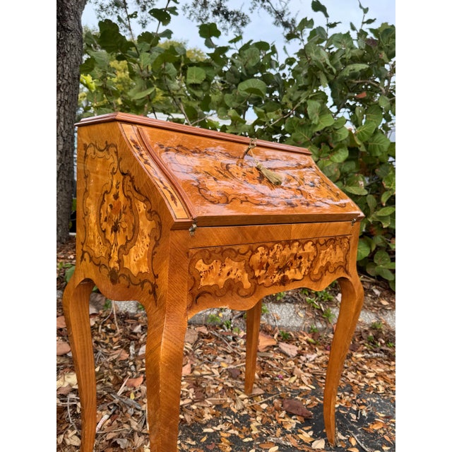 1940s 1940s Louis XV Style Italian Marquetry Inlaid Bureau De Dame Ladies Writing Desk For Sale - Image 5 of 9