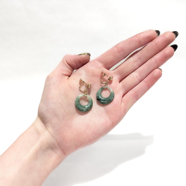 Chinese Pair of Vintage 14k Yellow Gold and Spinach Jade Hoop Screw Back Earrings For Sale - Image 3 of 12