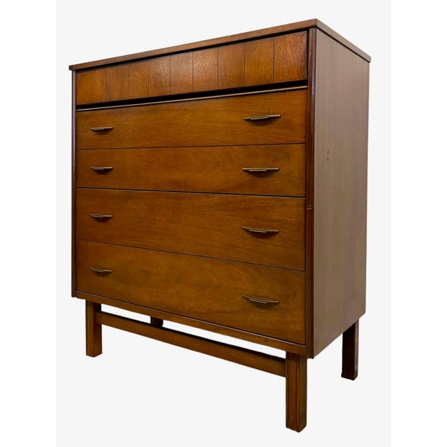 Brown 1970s Mid Century Modern Bassett Furniture 4 Drawer Dresser With Dovetail Construction and Brass-Toned Pulls For Sale - Image 8 of 10