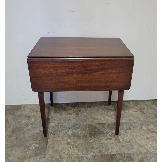 Late 20th Century Henkel Harris Mahogany Drop-Leaf Pembroke Side Table For Sale - Image 5 of 10