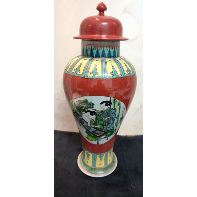 Art Deco Chinese Ceramic Pot Qing Dynasty Kangxi Marked Red Ground Famille Verte Porcelain Ginger Jar Hand Painted Figures Story Pattern For Sale - Image 3 of 10
