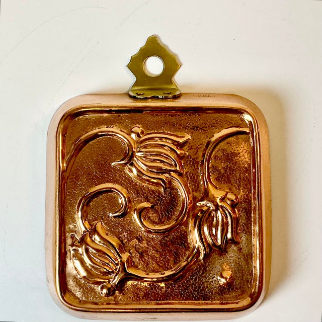Farmhouse 1950s Vintage Arts & Crafts Farmhouse Boho Chic Tulip Copper Mold With Brass Hardware For Sale - Image 3 of 12