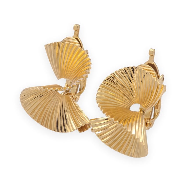 Contemporary 1950s Retro Tiffany & Co. George Schuler 14k Yellow Gold Swirl Clip on Earrings 1950's, A Pair For Sale - Image 3 of 12