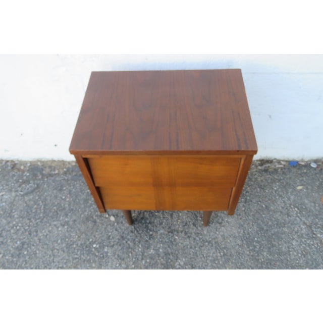 Wood Mid Century Modern Inlay Nightstand Side End Bedside Table 6265 For Sale - Image 7 of 12