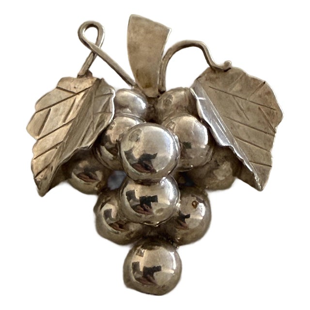 Taxco Mexican Sterling Silver Brooch Featuring a Sculptural Bunch of Grapes With Textured Leaves For Sale
