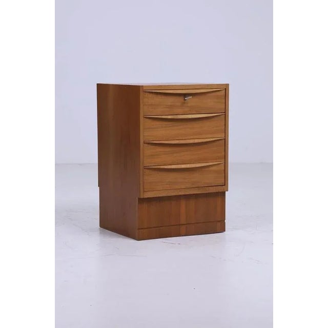 Mid-Century Chest of Drawers in Wood For Sale - Image 4 of 11