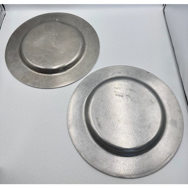 Metal 1960s Wilton Armentale 12" KTC Pewter Rimmed Plate Set u.s.A For Sale - Image 7 of 9
