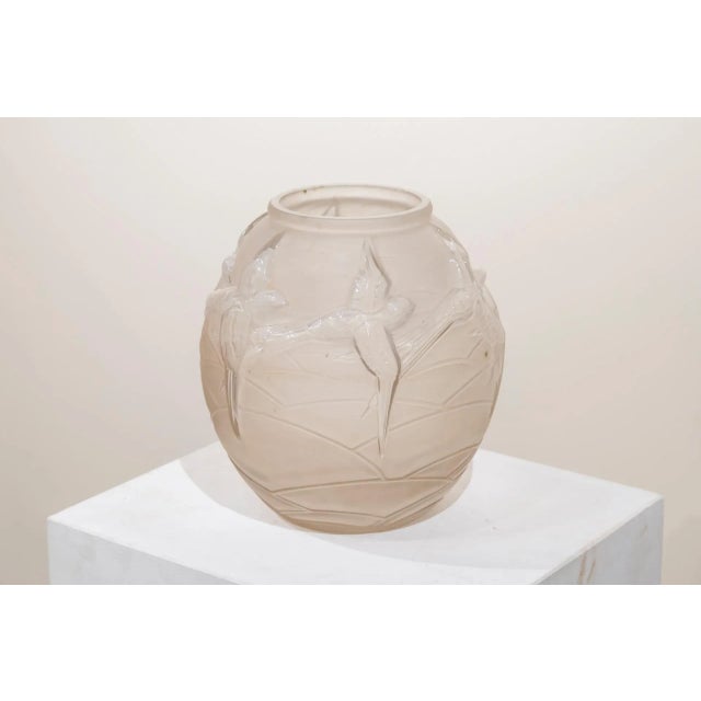 French Art Deco Glass Vase with Swallows from Etlin, 1930s For Sale - Image 6 of 6