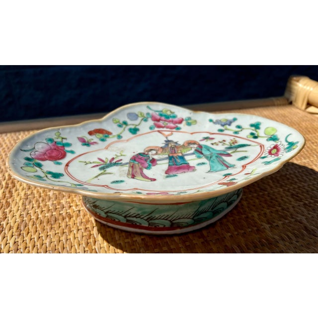 Chinese Qing Dynasty Rose Mandarin Pedestal Lozenge Dish For Sale - Image 10 of 11