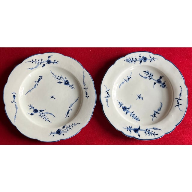 Antique 18th Century French Louis XV Chantilly Porcelain Dinner Plates in Blue and White Sprig, Circa 1760 - Set of 8 For Sale - Image 11 of 13