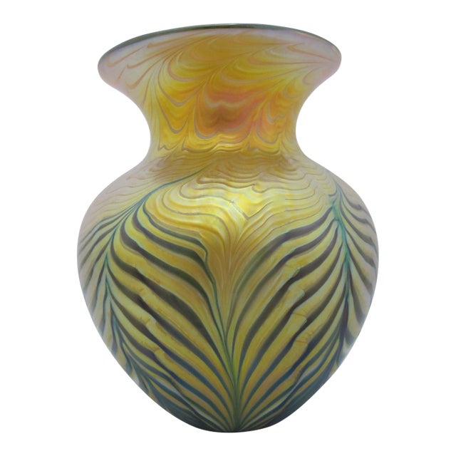 Lundberg Studios Moire Fern Heart Pulled Feather Iridescent Gold Art Glass Vase For Sale