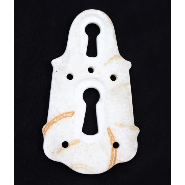Vintage double keyhole white ceramic keyhole cover. The original mounting screws are not available. Good condition with...