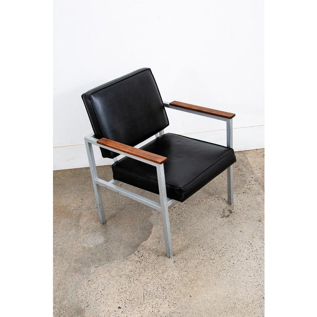 1960s Mid Century Modern Lounge Chair Armchair Walnut Arms Metal American Design MCM For Sale - Image 4 of 12